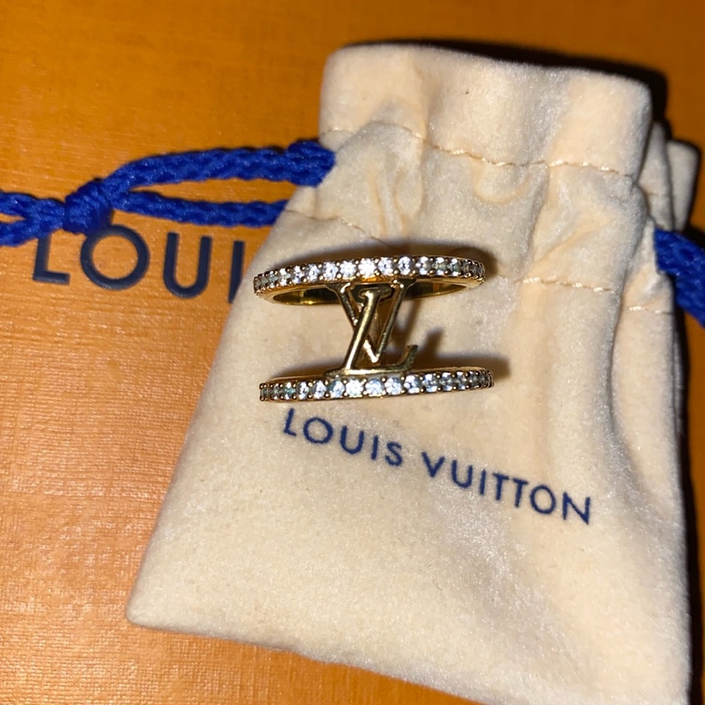 Louis Vuitton “LV” Ring - Picture 2 of 4